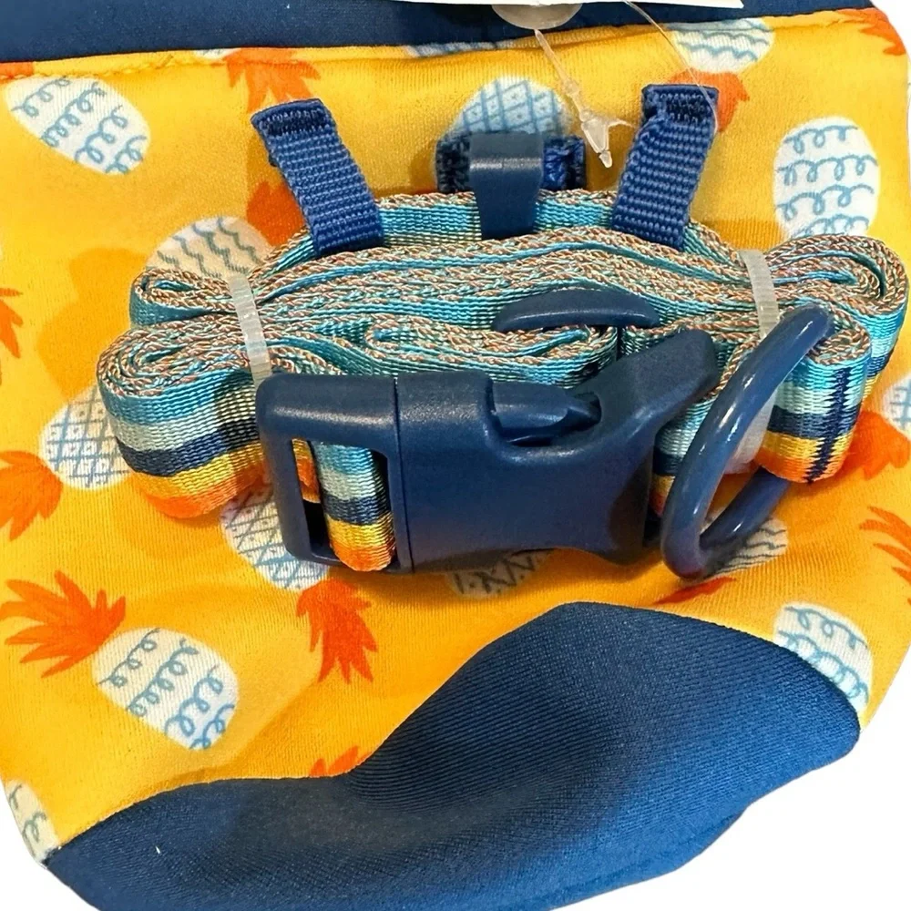 Pineapple Pet Treat bag with magnetic closure, attached‎ leash for the bag NWT